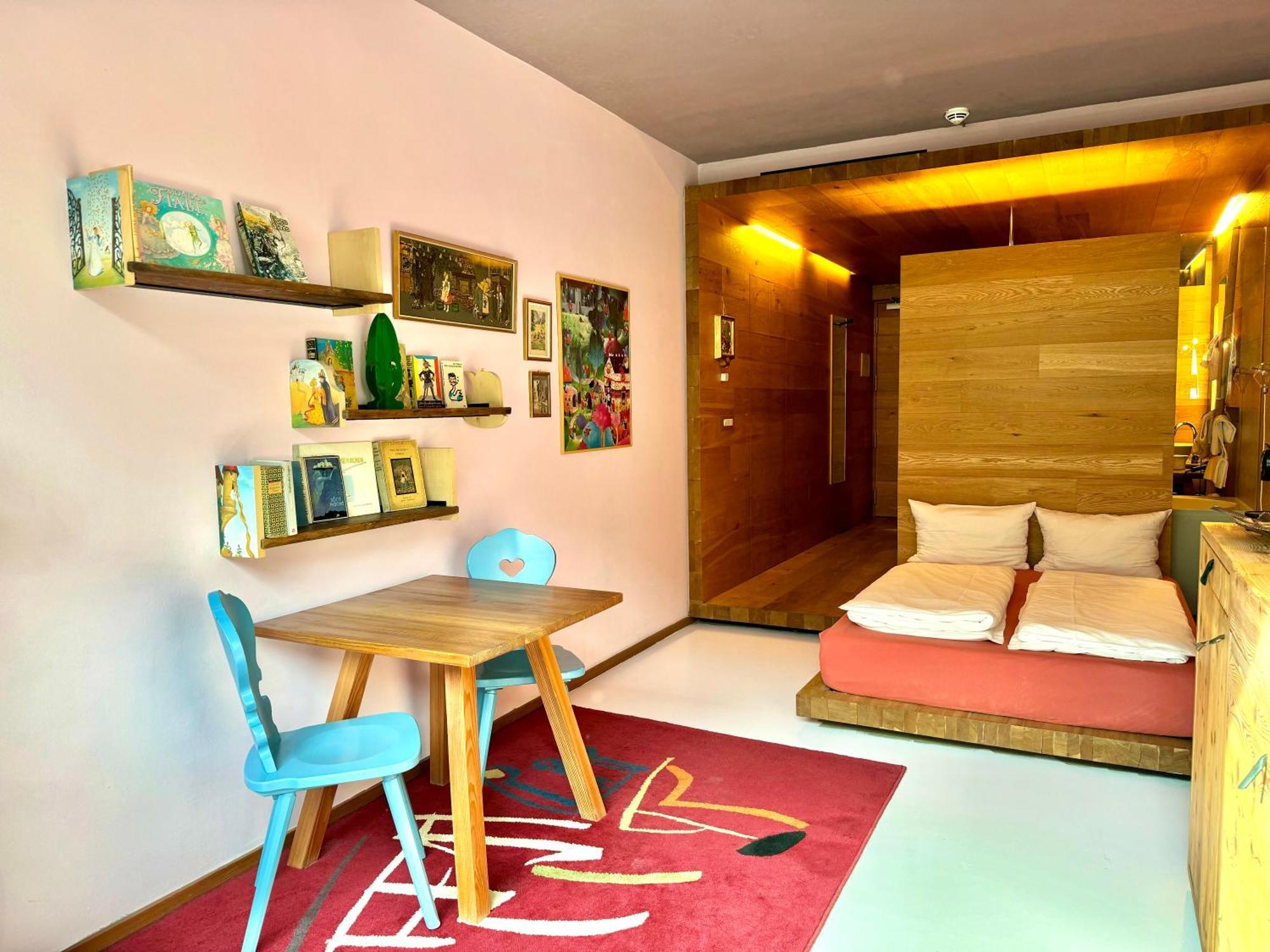 HC - Lunch at Imbiss Kampill and we're ready to go! 🍔 | Facebook, image size:2000x1500